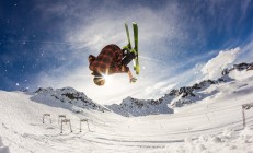 开云体育入口-范戴克的北欧铁壁，当加拿大对阵里昂，持续制造杀伤的防守艺术