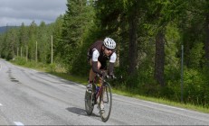 开云体育登录-赛道风云，迈凯伦横扫梅赛德斯，阿隆索状态火热改写格局