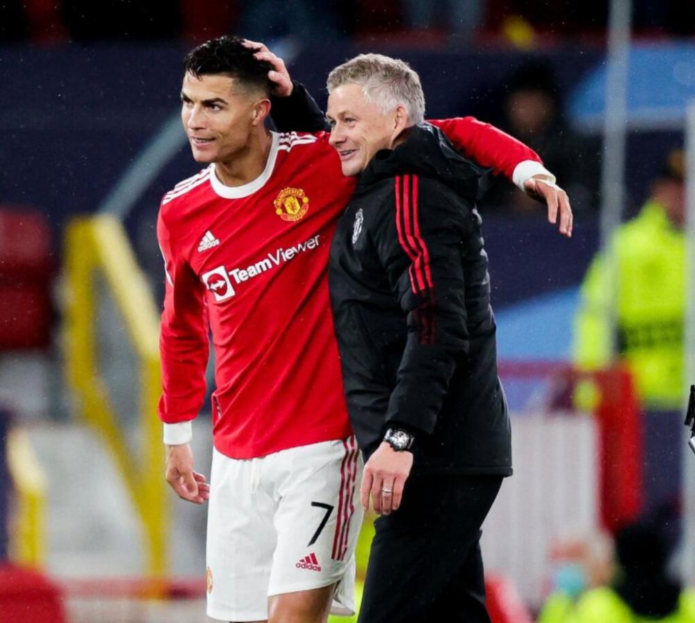 关于曼联客场大胜，沃尔姆斯继续领跑的信息