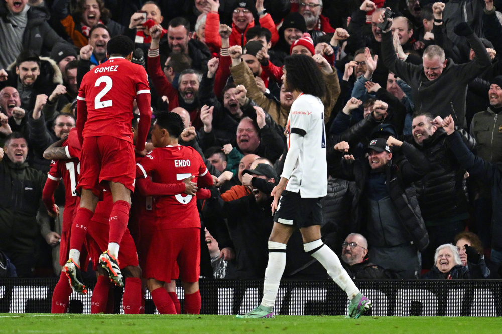 利物浦胜斯旺西,领跑英超积分榜冲刺冠军! 利物浦胜斯旺西,领跑英超积分榜冲刺冠军!