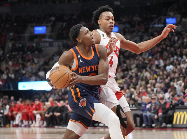 关于猛龙擒下尼克斯盘踞胜利之巅，帕斯卡尔造成困扰的信息