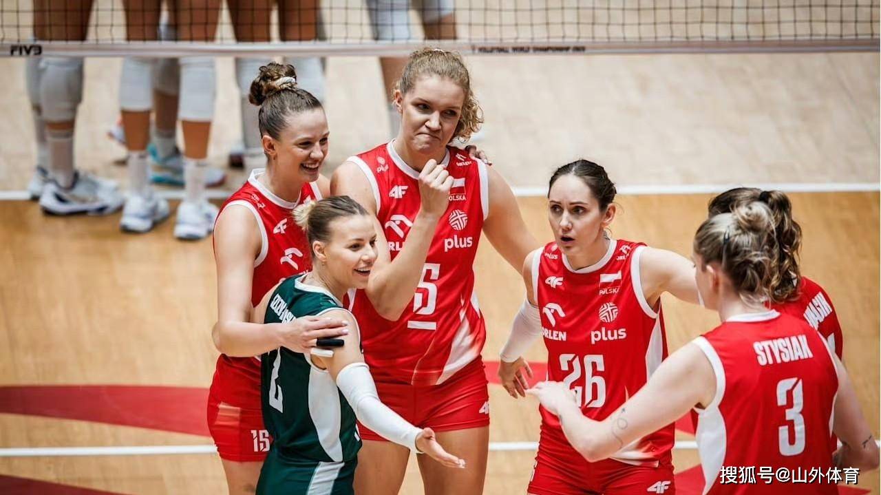 波兰队力克对手，小组第一抢眼