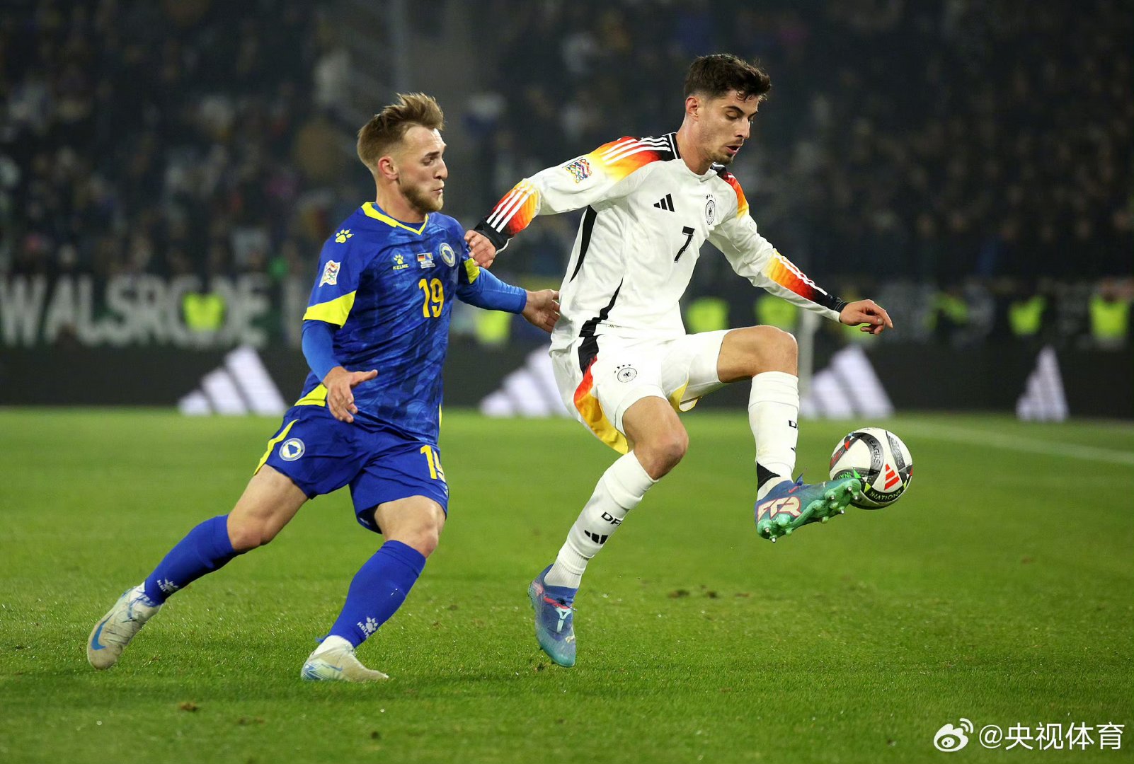 关于德国国家队教练将观看比赛选派球员的信息