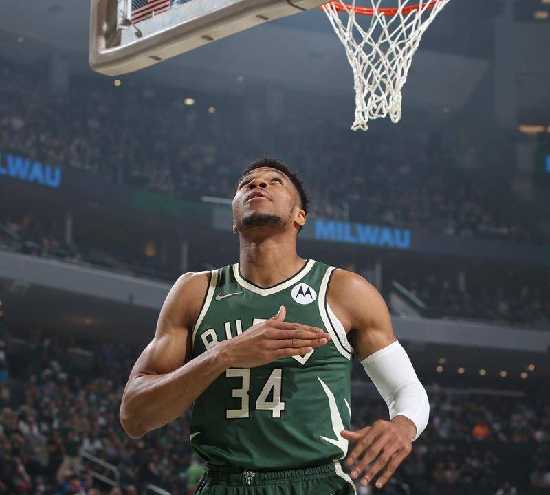 雄鹿风光无限，字母哥再创新高的简单介绍