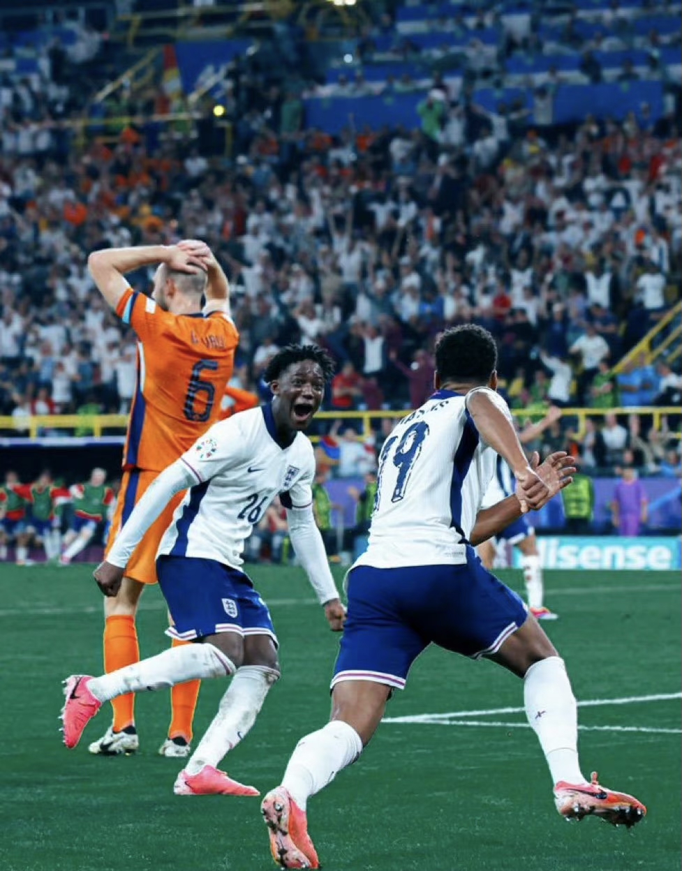 谁与争锋,球场上一绝技精彩绝伦的简单介绍 谁与争锋,球场上一绝技精彩绝伦的简单介绍