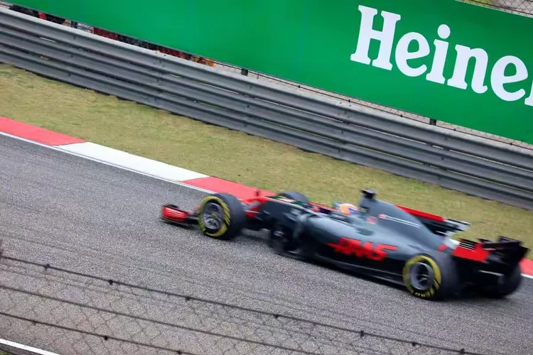 关于红牛二队逆转阿斯顿马丁，佩雷兹关键制胜的信息