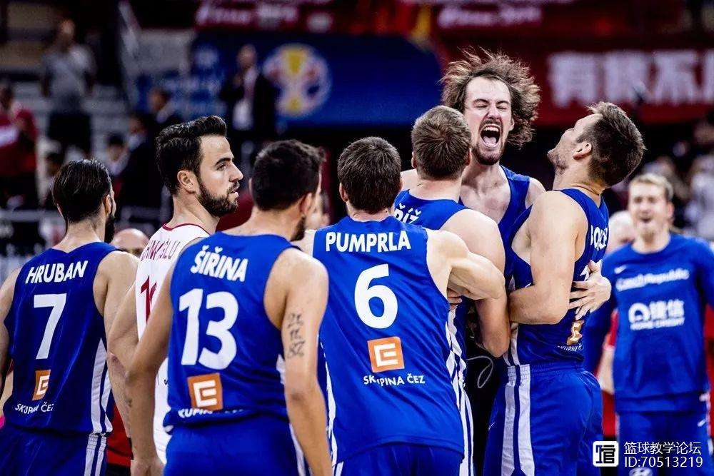 日本队鏖战印度队,安赛龙点燃赛场 日本队鏖战印度队,安赛龙点燃赛场