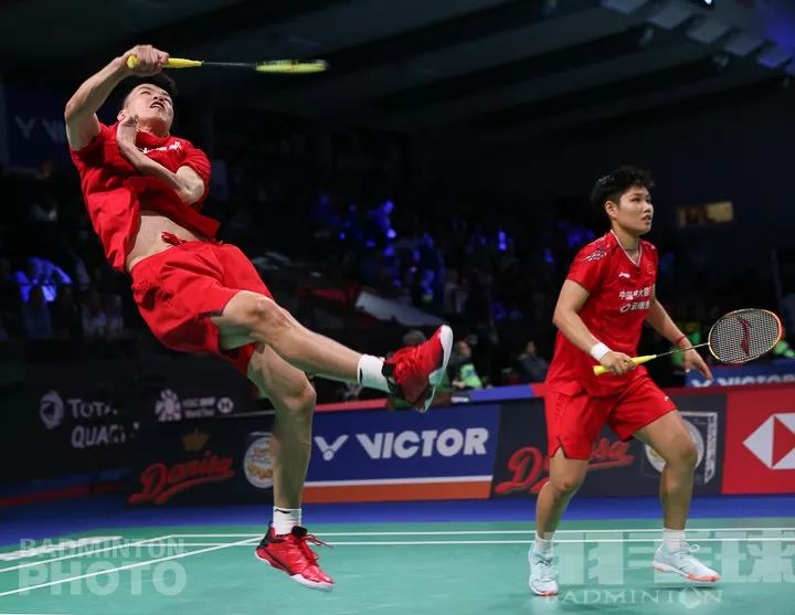 包含丹麦队逆转韩国队，黄鸭组合高光表现的词条