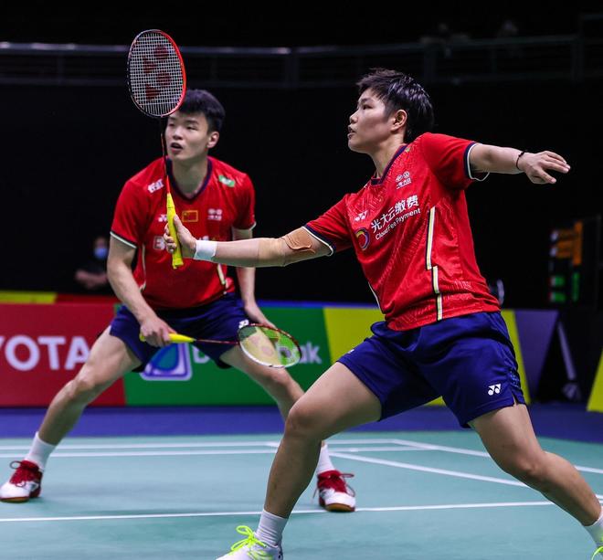 包含丹麦队逆转韩国队，黄鸭组合高光表现的词条