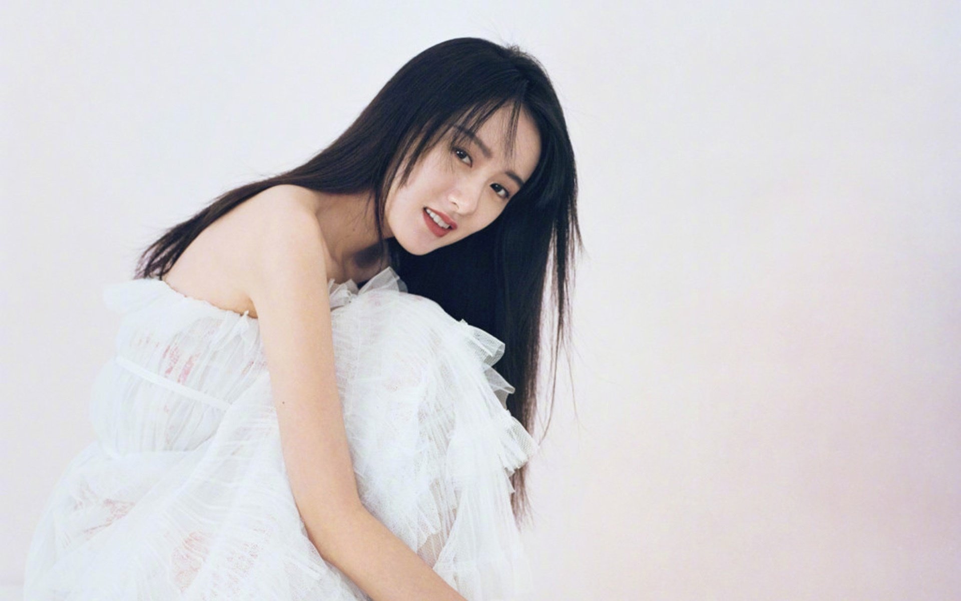 勒沃库森正面击溃巴萨,战术纪律的胜利,奥斯梅恩完成自我救赎