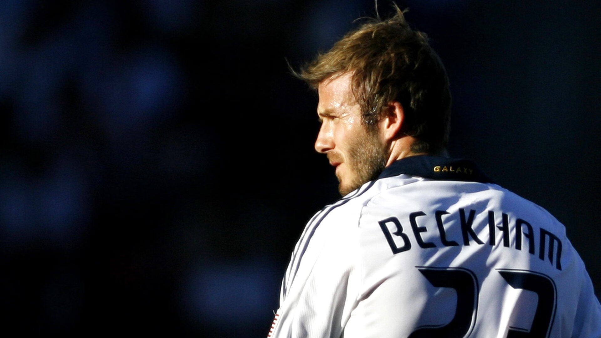 克莱关键三分定乾坤，雄鹿掀翻广厦彰显团队韧性